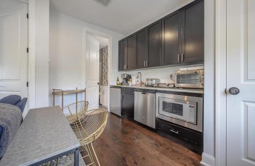 Courier City - Oscawana Apartment | Heart of SOHO Minutes to Downtown and Stadium Unit 1