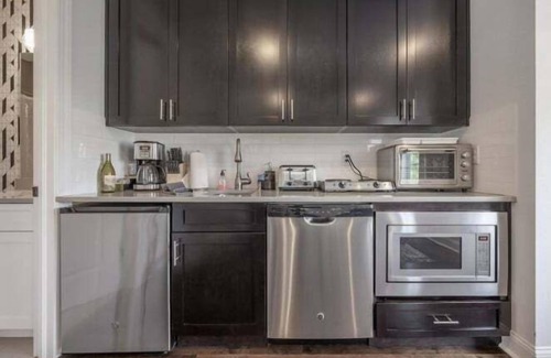 North Hyde Park Apartment | Heart of SOHO. Minutes to Downtown/Stadium
