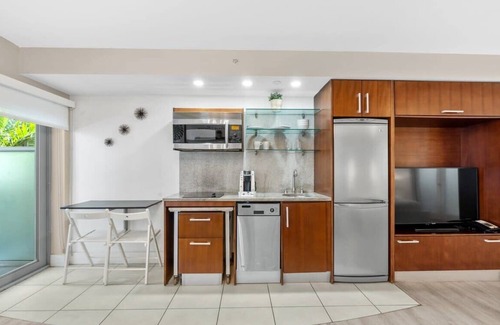South Beach Condo | Heart of South Beach Studio, Roof Top Pool,Balcony