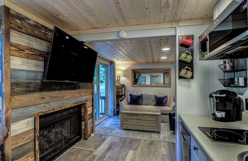Banner Elk House | Heart of Sugar Mountain Studio with King Bed