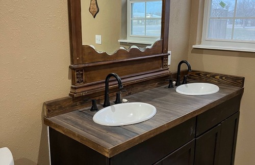 Brady House | Heart of Texas Near Downtown 1BR/1BA Remodeled Master