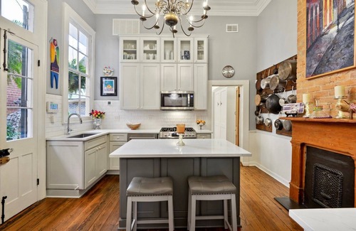 French Quarter Condo | Heart of the French Quarter for Mardi Gras!