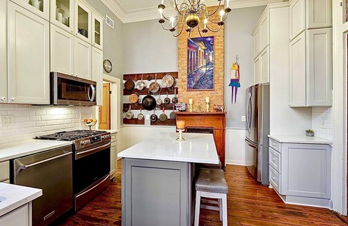 French Quarter Condo | Heart of the French Quarter for Mardi Gras!