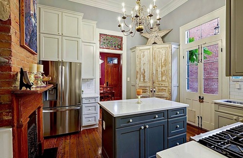 French Quarter Condo | Heart of the French Quarter for Mardi Gras!