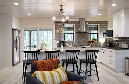 Pickens Cabin | Heart of the Pines - EV Charger, Pets, Hot Tub, Soaker Tub