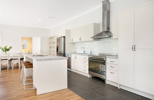 Bowral House | Heart of the Southern Highlands, 14 to 16 guests. Specialising in large groups.