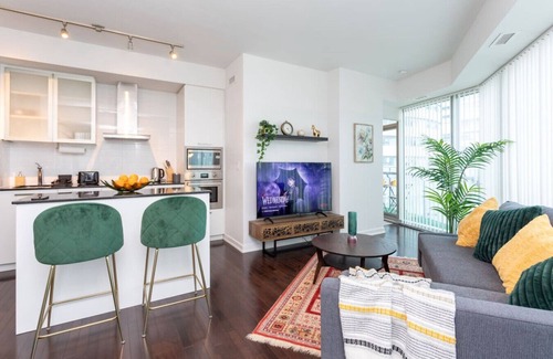 Downtown Toronto Hotel | Heart of Toronto - 2BR - Free Parking