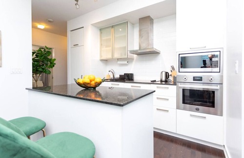 Downtown Toronto Hotel | Heart of Toronto - 2BR - Free Parking