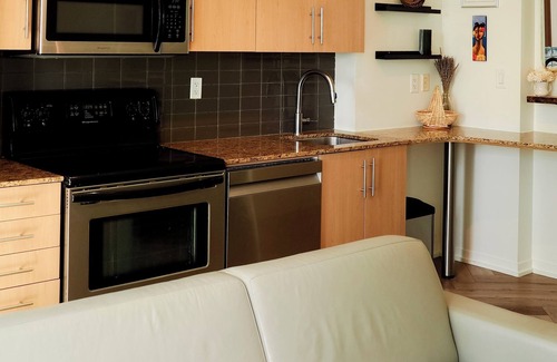 Old Toronto Condo | Heart of Toronto - Chic Studio with Top Amenities and CN Tower View