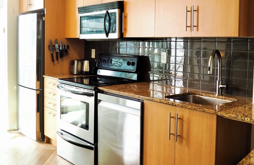Old Toronto Condo | Heart of Toronto - Chic Studio with Top Amenities and CN Tower View