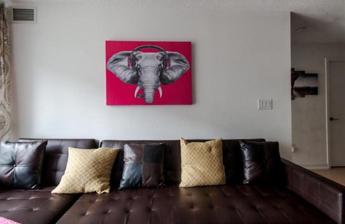 CityPlace Apartment | Heart of Toronto - Parking - Sleeps 5