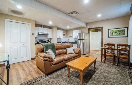 Nederland Apartment | Heart of Town | 10 Min to Skiing | Locals Favorite