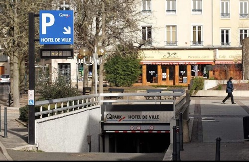 Chartres Apartment | Heart of Town Apartment