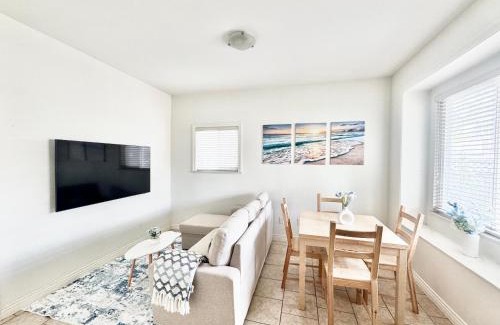 Knight House | Heart of Van. Private 2BR, Patio and FREE Parking