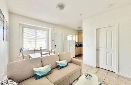 Knight House | Heart of Van. Private 2BR, Patio and FREE Parking