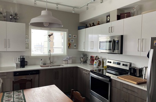 Vernon Apartment | Heart of Vernon. One Bedroom Apartment, double bed. Pet Friendly