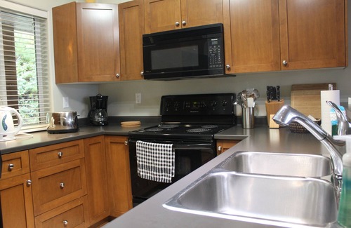 Vesuvius Condo | Heart of Vesuvius Oceanview Well-appointed Condo