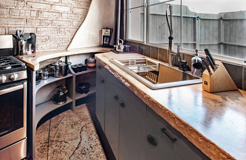 Santa Fe House | Heart of Vibrant Railyard: Downtown Loft with Beautiful Outdoor Space