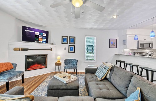Northeast Virginia Beach House | Heart of Virginia Beach's Vibe district! Relax at The Wave Break Hideaway!