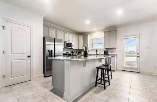 Milton House | Heart of Youngsville!