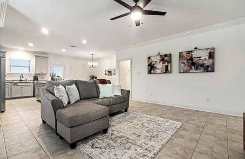 Milton House | Heart of Youngsville!