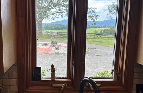 Amherst House | Heart's Desire-5bd/3ba bedroom country house with amazing views