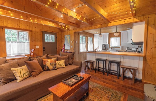 King County Cottage | Hearthstone Cottage: hot tub deep in the woods w/sounds of the creek
