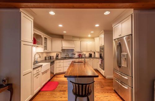 Blowing Rock House | Hearthstone