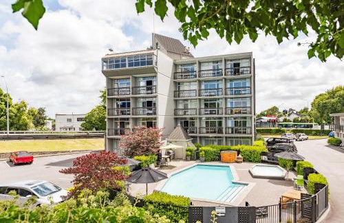 Hamilton Hotel | Heartland Ambassador Hotel Hamilton