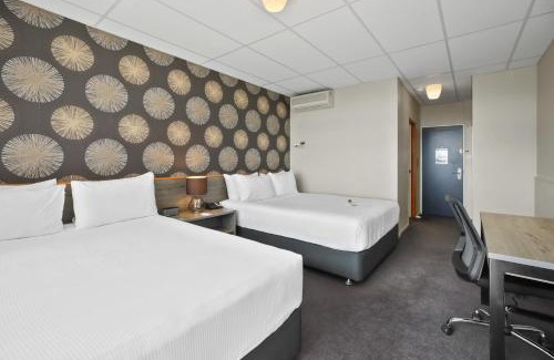 Hamilton Hotel | Heartland Ambassador Hotel Hamilton