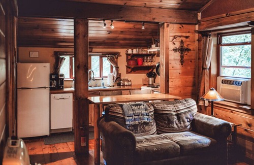 Rockbridge Apartment | Heartland Hideaways, Cabin 3