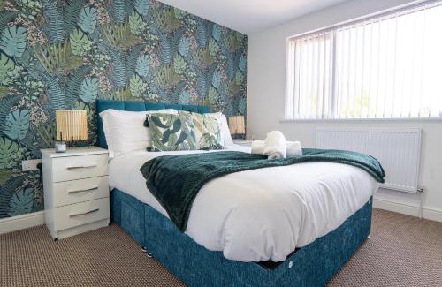 Stonnall House | Heartland House, 7 Spacious Bedrooms Sleeps 4 plus, near NEC, JLR,BHX