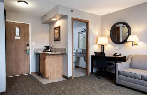 Coralville Hotel | Heartland Inn Coralville