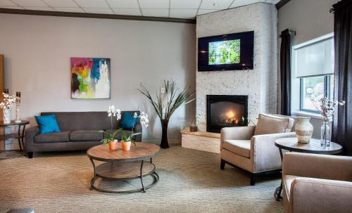 Coralville Hotel | Heartland Inn Coralville