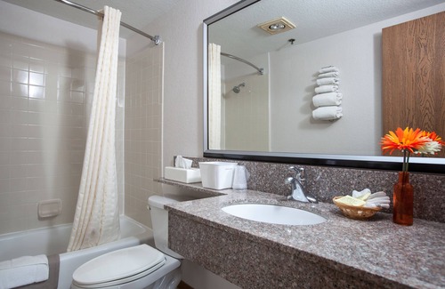 Coralville Hotel | Heartland Inn