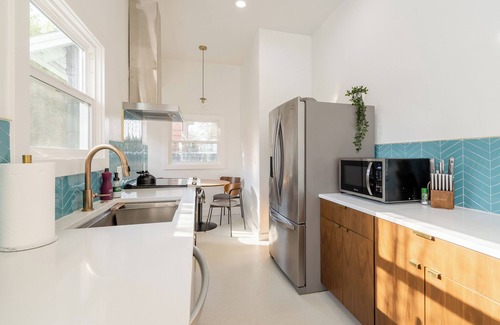 Sunnyside House | HeartofHawthorne MidCentury Dream 95 WalkScore 3BR