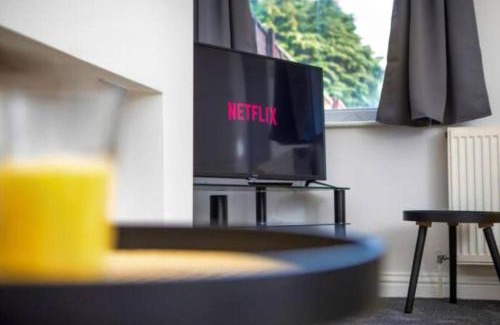 Selby Apartment | Heartwarming 3 BR Willow House with Free Parking