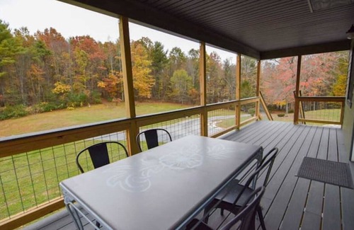 Floyd Cabin | Heartwood♥ Cabin loft w/private HotTub, Hiking, Fishing, & Ziplines on 66 acres!