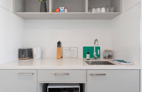 Milton Apartment | Hearty Studio Apartment, Milton Brisbane
