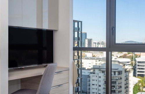 Milton Apartment | Hearty Studio Apartment, Milton Brisbane