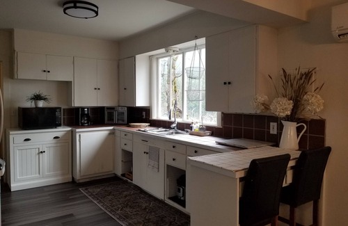 Oakridge House | Heat sauna in house with AC, WiFi, overlooking the Willamette River