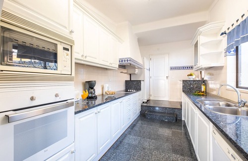 Patio Villa | Heatable Pool, BBQ & Terrace near Old Town