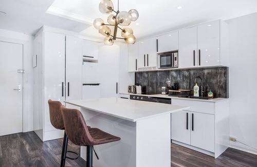 Redfern Apartment | Heated 1 bedroom on quiet street, walk to Central