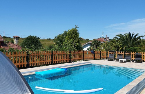 Quintueles Ski Chalet | HEATED SWIMMING POOL (all year round) 2 km Ñora beach, 9 Gijón- barbecue, fireplace