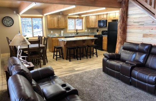 Island Park House | Heated Floors, Hot Tub, Grill