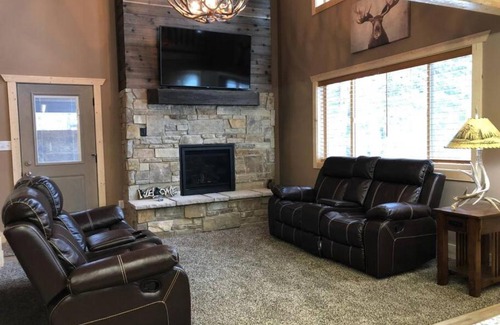 Island Park House | Heated Floors, Hot Tub, Grill