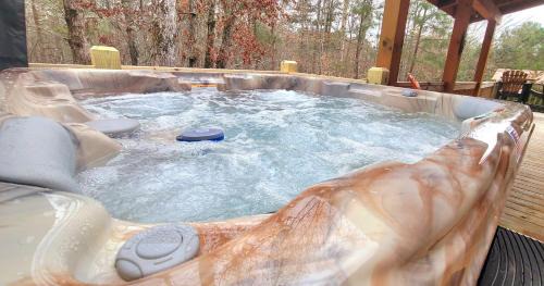 Eagle Mountain House | Heated In Door Pool Hot Tub 6 Seater Fire Pit Wineries Pickleball Gym