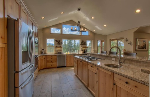 Montgomery Estates House | Heated Indoor Pool, Arcade, Sauna, Theater Room, Pool Table, Foosball, Spa, Mansion – The Titan