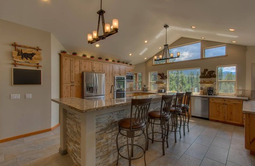 Montgomery Estates House | Heated Indoor Pool, Arcade, Sauna, Theater Room, Pool Table, Foosball, Spa, Mansion – The Titan