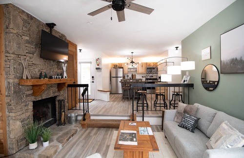 Seven Springs Condo | Heated outdoor pool, close to Ohiopyle, Falling water, and State park with beach